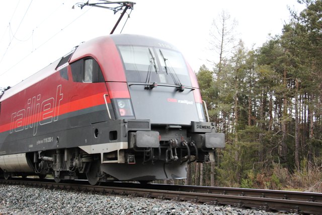Der ÖBB Premiumzug Railjet fährt nun an Samstagen zwischen München Hauptbahnhof und den Tiroler Touristikbahnhäfen entlang des Inntales bis zum Arlberg