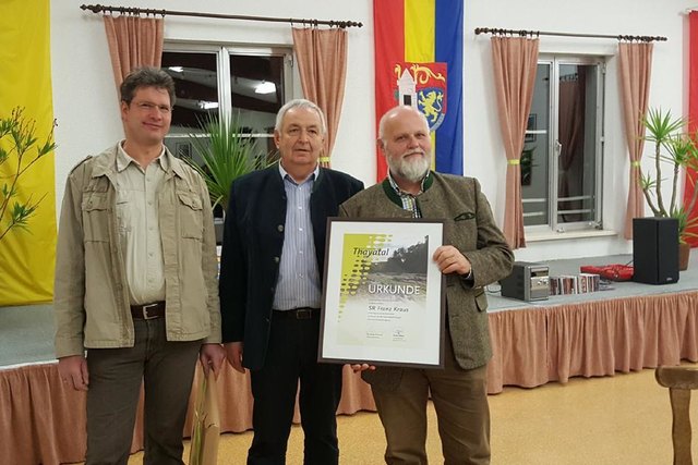 Dankesworte für sein umfangreiches Engagement gab es von allen Gratulanten beim 60er von Franz Kraus. Foto: Privat
