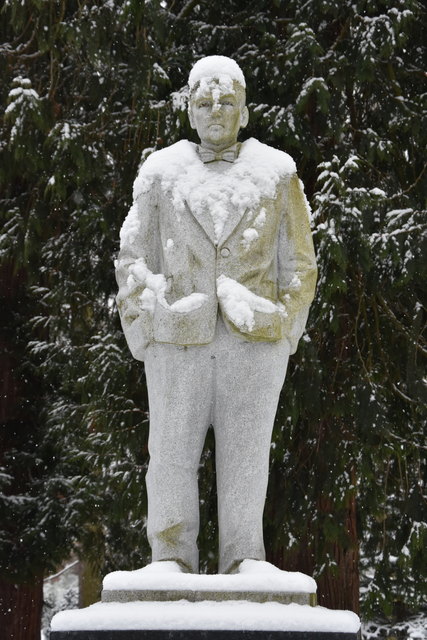 und ich glaub die Schneehaube hält auch nicht warm ;)