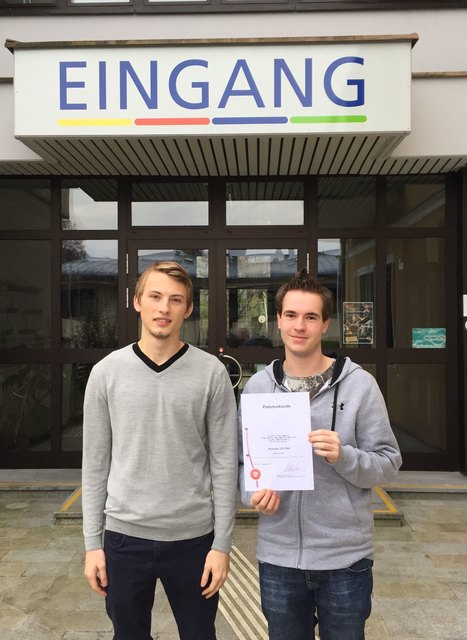 Die beiden Teamsprecher Christoph Langwieser und Florian Atzenhofer freuen sich über die Erteilung des Patentes. | Foto: HTL