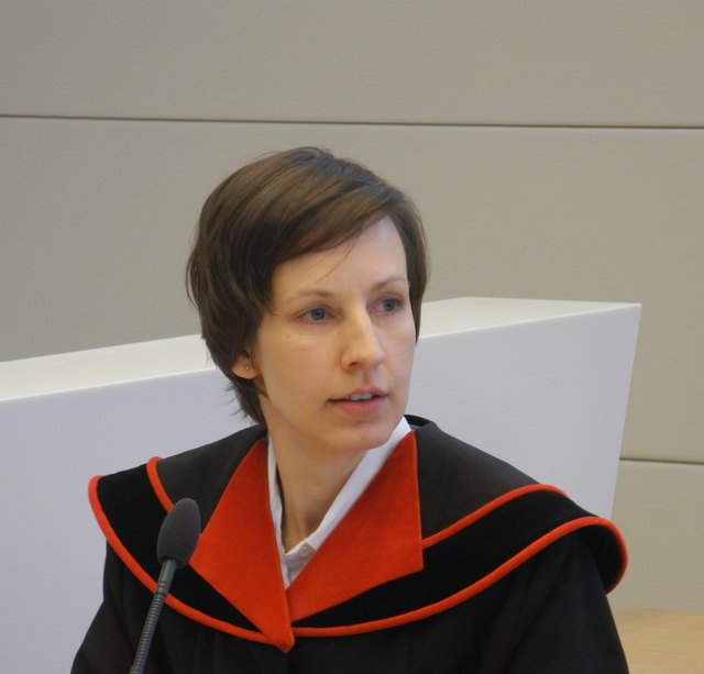 Minderjähriges mädchen aus älteren mann