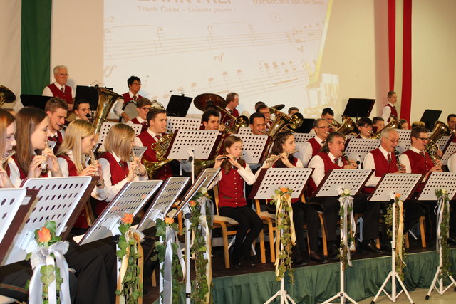 Der Musikverein Ligist-Krottendorf lud zu zwei Neujahrskonzerten in die Mehrzweckhalle. | Foto: Lederer