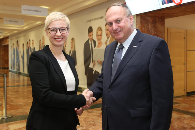Übergabe: Doris Hummer wird im Herbst Wirtschaftskammerpräsidentin und folgt damit Rudolf Trauner nach. | Foto: WKOÖ