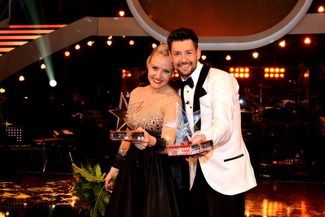 Die Dancing Stars 2016: Moderatorin Verena Scheitz und Profitänzer Florian Gschaider | Foto: Markus Spitzauer