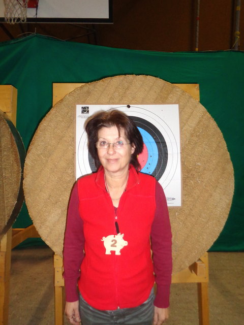 Silvia Unger holt sich beim Bogenschießen den zweiten Platz.