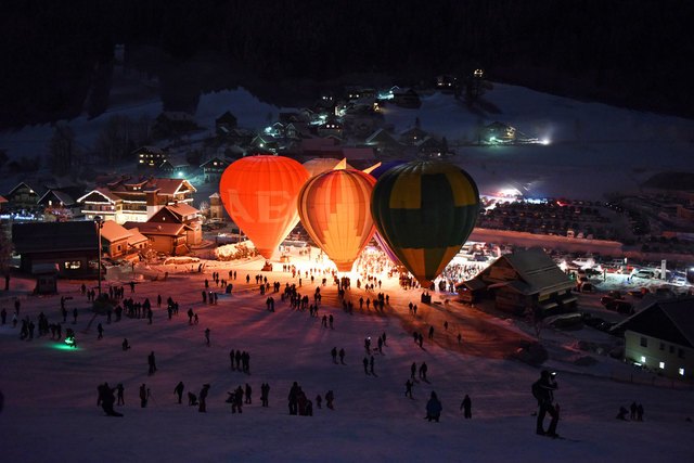 Ein Spektakel der besonderen Art bietet die "Nacht der Ballone" in Gosau.