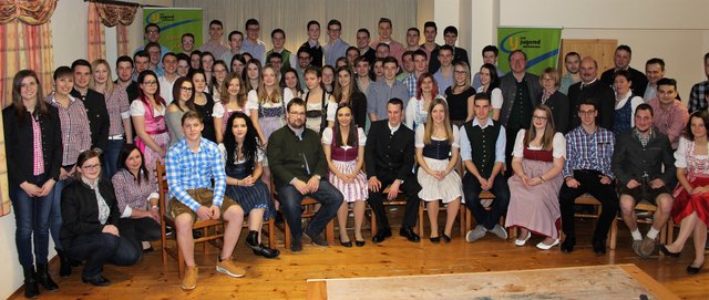 Mitte rechts: Landjugendleiter Michael Purtauf aus Schiedlberg. Mitte links: Leiterin Helena Haselböck aus Rohr. "Es war uns wichtig, dass wir beide Gemeinden nach außen vertreten, da wir viele Schiedlberger dabei haben" so Medienreferentin Magdalena Huber.