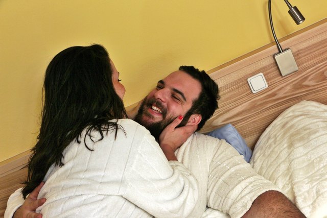 Kuscheln im Bademantel