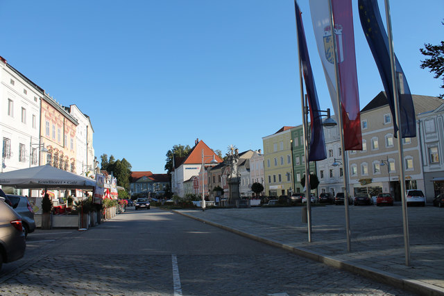 "Die Stadt Eferding ist ausgestorben, so gesehen verstehe ich die Wünsche von Mair", so Frahams Bürgermeister Schick.