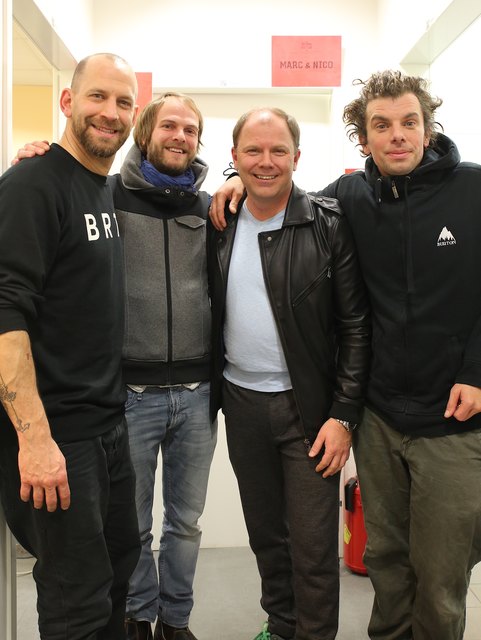 Die Sportfreunde Stiller mit Bernhard Rinner (2. v. r.), GF der Grazer Spielstätten, der sich über den Besuch freute.