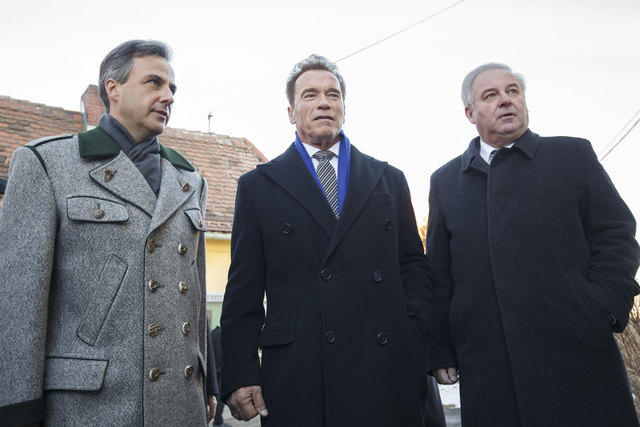 Abschied von einem großen Steirer: Siegfried Nagl, Arnold Schwarzenegger und Hermann Schützenhöfer beim Begräbnis von Josef Krainer. | Foto: Erwin Scheriau