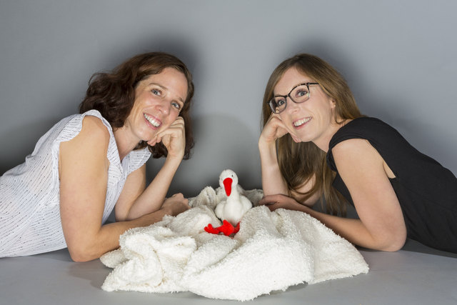 Die Gründerinnen des 'Storchennests', Angelika Macher und Anna Rath (r.), stehen (werdenden) Eltern zur Seite.