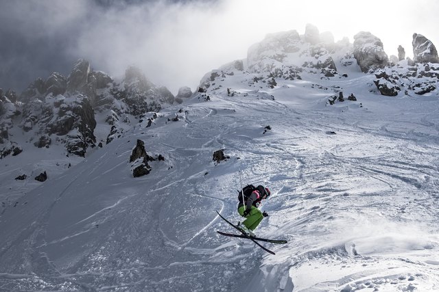 Der OPEN FACES FREERIDE CONTESTS 2017 startet vom 20. bis 22. Jänner in Kappl/ Paznaun – im Bild Damian Camathias (TRI).