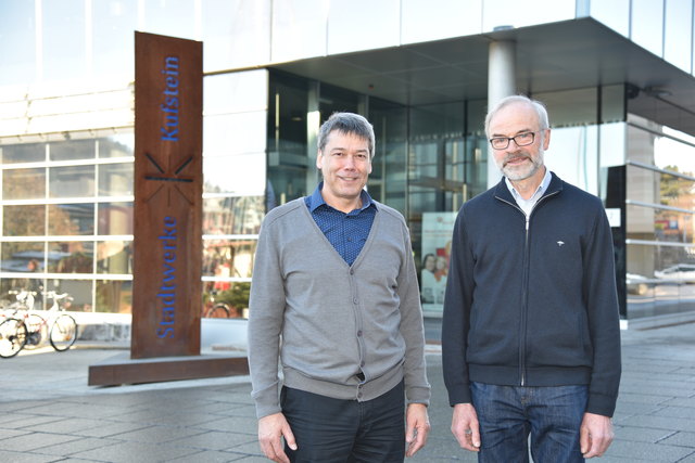 Stadtwerke-Kundenberater Paul Fankhauser mit Energiesparhelfer Franz Wakolbinger in Kufstein. | Foto: komm!unity