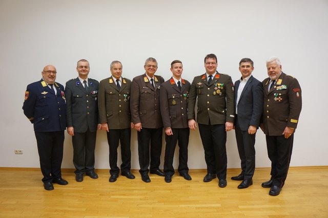 Marcus Gordisch und Gernot Neubauer (3.u.4.v.r.) wurden wiedergewählt.