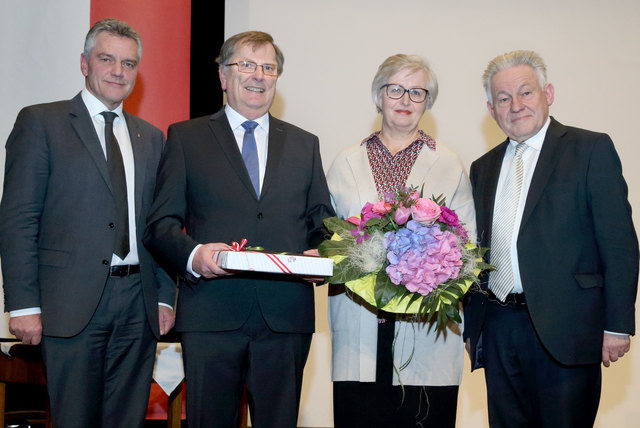 Landesamtsdirektor Erich Watzl, Ex-Bezirkshauptmann Franz Pumberger mit Gattin und Landeshauptmann Josef Pühringer. | Foto: Kraml/Land OÖ