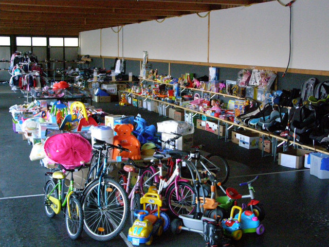 Von Kinderbekleidung über Spielzeug bis hin zu Fahrrädern reicht die Palette an Angeboten beim Vichtensteiner Kinderbasar.