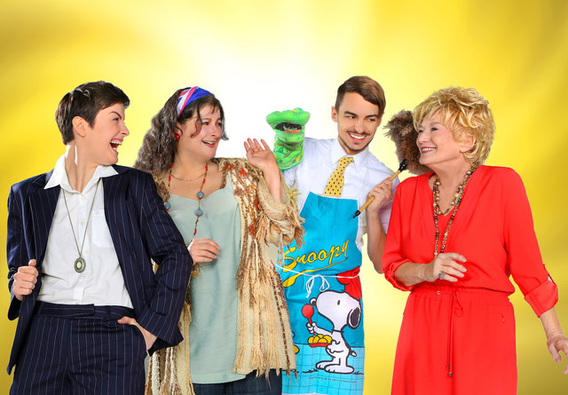Bernadette Mezgolits, Eva Agai, Rafael Witak und Burgschauspielerin UIlli Fessl (v.l.n.r.) in »Der dressierte Mann«