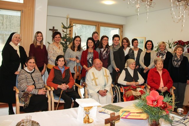 Der Chor "Pevsko- Instrumentalna skupina" besuchte das Pflegeheim in Bleiburg