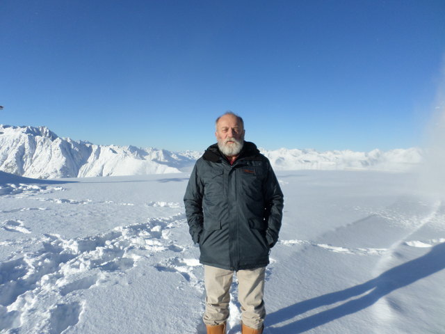 Prof. Rudolf Simek ist Moderator und Fachberater der Dokureihe.