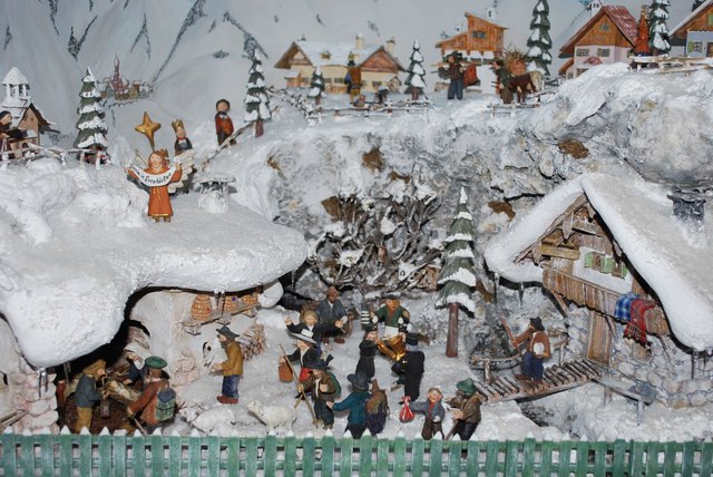 Zwischen 6. Jänner und 2. Februar gibt es im SK Bad Ischl wieder eine Krippenausstellung in der Kapelle.