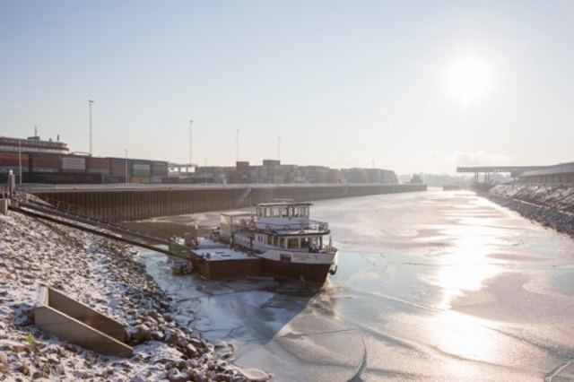 Nicht Minsk, sondern Wien: Die Donau ist unter einer dicken Eisschicht verschwunden.