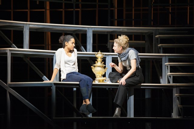 „Funny Girl" – Elisa Afe Agbaglah und Julienne Pfeil