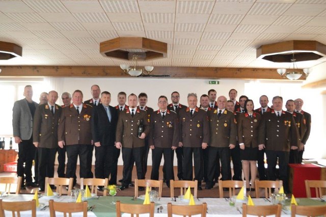 Vize-Bürgermeister Reinhold BADER, Manfred MUSCHITZ, OBR Mag.
Rudolf FERSCHA,
Anton KOLLERITS, OBI Ing. Hermann HALBAUER (FF-Kdt.),
Ing. Wolfgang HALBAUER, Bürgermeister Erwin MUSCHITZ, Thomas PFEILER, Gerald PFEILER (FF-Kdt-Stvtr.), Stefan LEITNER, Robert RENNER, Mag. Robert KONECNY, Ing.
Horst PAUER, Markus PFEILER, Lukas LEITNER, ABI Otmar KUZMITS, Harald SCHATTOVICH, Thomas KOLLARITS, David GRÜNWALD, Elisabeth KOLL
