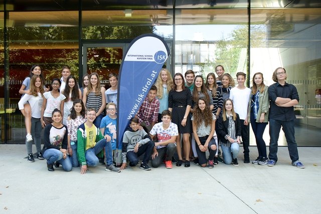 Schülerinnen und Schüler der ISK Tirol am Campus.