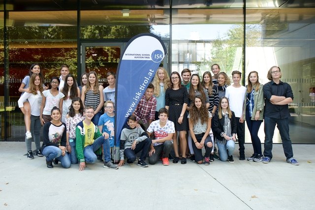 Schülerinnen und Schüler der ISK Tirol am Campus. | Foto: ISK