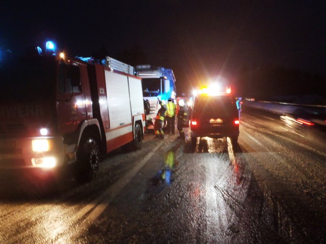 Aufgrund eines technischen Defekts wurde ein Sattelzug auf der B145 in den frühen Morgenstunden geborgen.