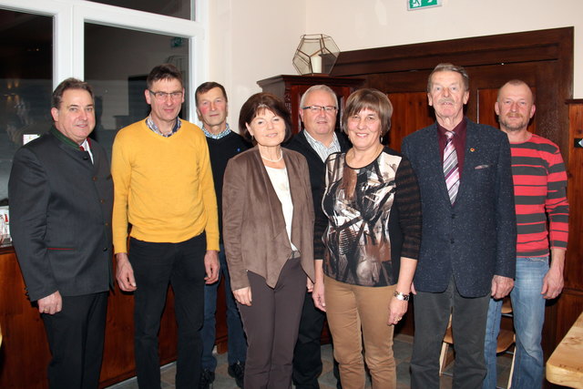Bürgermeister Erich Sachsenhofer, Roman Zauner, Franz Hartl, Erika Leibetseder, Josef Kapfer, Maria Neulinger, Siegfried Schirz, Franz Rois (nicht am Foto Bianca Gierlinger).