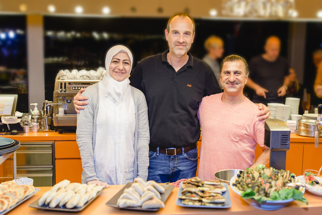 Familie Zaza mit Deli-Chef Herwig Steinkellner. Den nächsten syrischen Abend gibt es am 1. Februar im Deli.