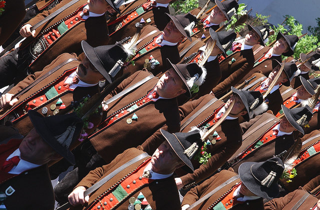 +++bitte alles archivieren+++tz-Leserreise in die Wildschšnau/TirolSECHS AND THE COUNTRYAuch Folklore (hier Fronleichnamsprozession) gehšrte zum ProgrammFoto: Michael Westermann