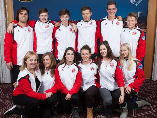 Die BG/BORG-SchülerInnen sammelten wertvolle Curling-Erfahrung in Östersund.