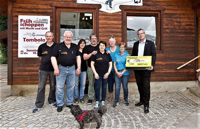 Die Puchberger Eisschützen mit Obmann Albin Lepuschitz (2.v.l.).