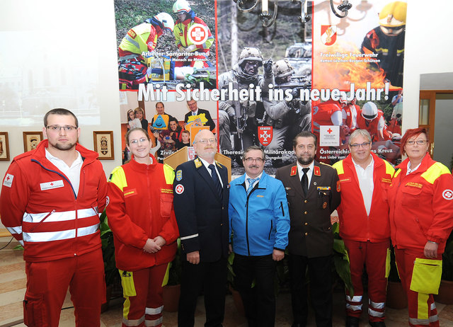 Sicherheit hat ein Gesicht. Vertreter der gemeinsam einladenden Einsatzorganisationen beim Neujahrsempfang an der Theresianischen Militärakademie!