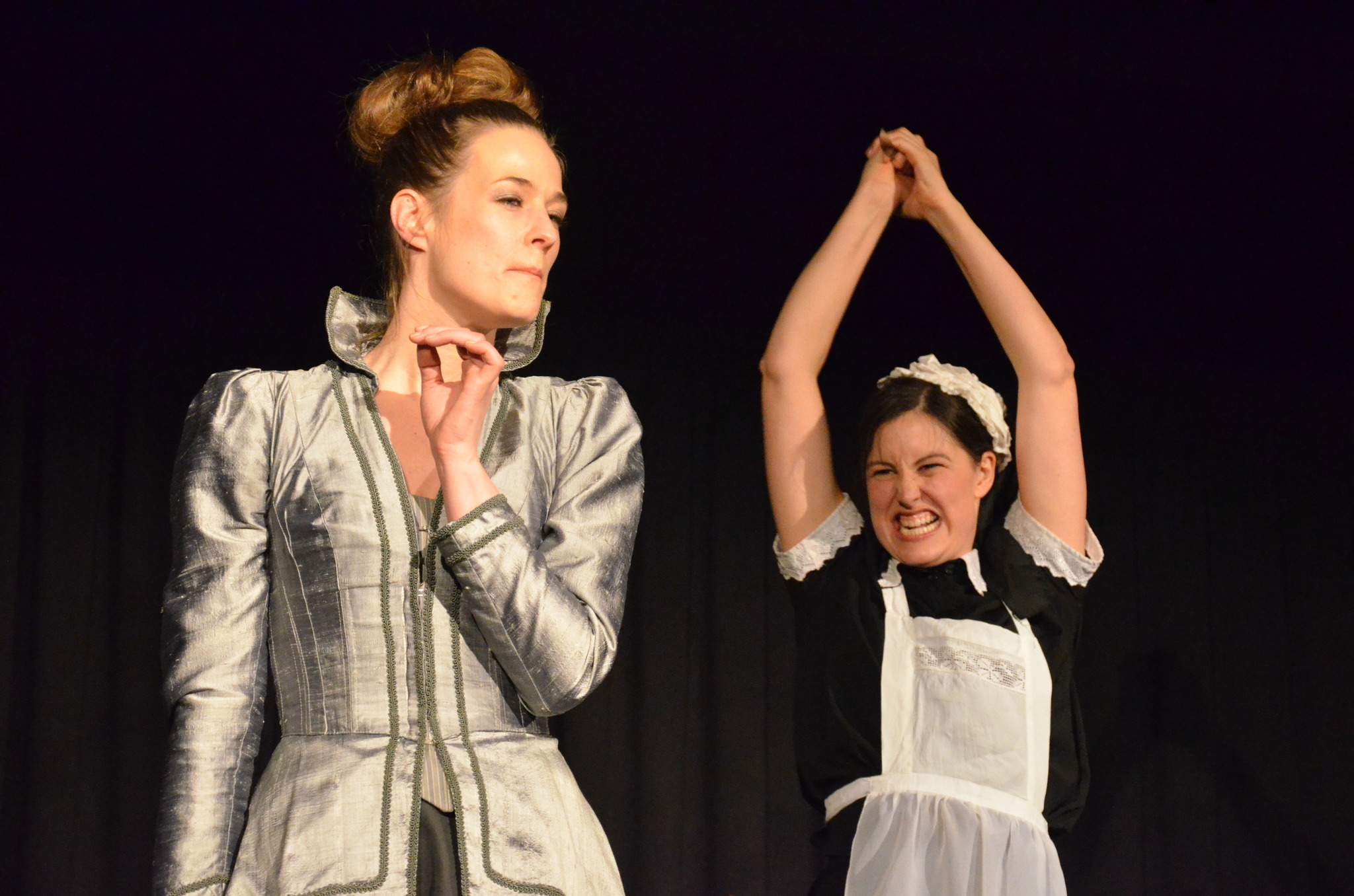 Theater im Container Feine Dame versus das "SchweineMädchen" Telfs