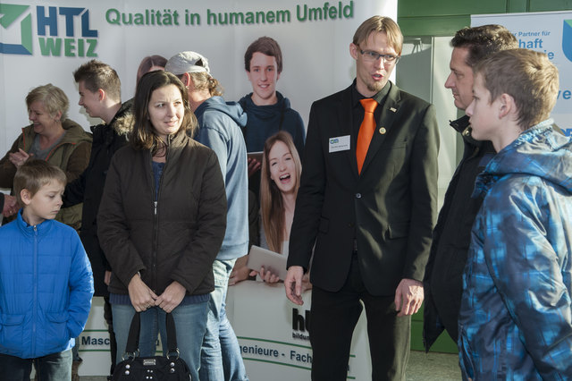 Vor den Führungen informieren als Warm-up unsere Bildungsberater und Abteilungsvorstände