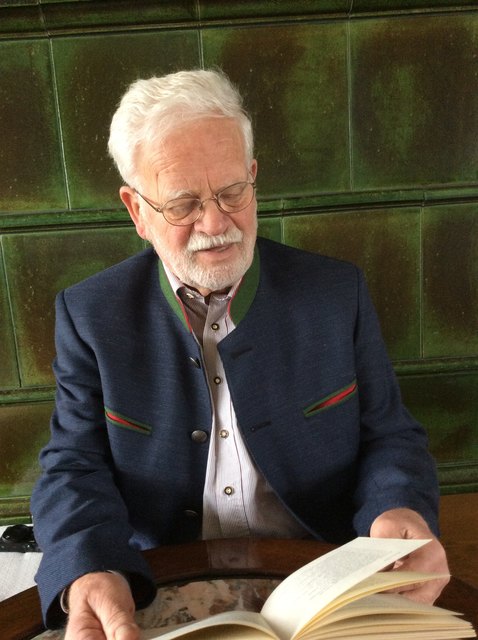 Dr. Martin Moser aus Höhnhart ist ein passionierter Vortragender von Mundartdichtungen