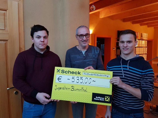 Foto: JCB
Bei der Übergabe: Rene Luxbacher, D.I.Michael Fleischmann und Florian Illetschko