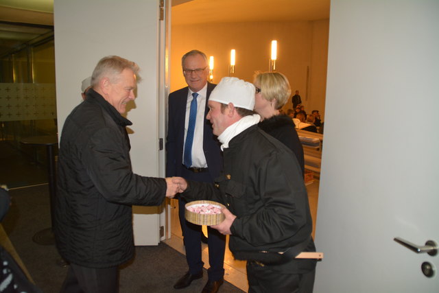 Zur Begrüßung gab es ein Glücksschwein von echten Rauchfangkehrern.