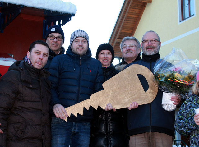 Gewinner Vinko Kušej zusammen mit Bürgermeister Stefan Visotschnig, LHStv.in Gaby Schaunig, Jürgen Slanitsch, Rudolf Bredschneider und Johann Rigelnik (v.r.n.l.)
