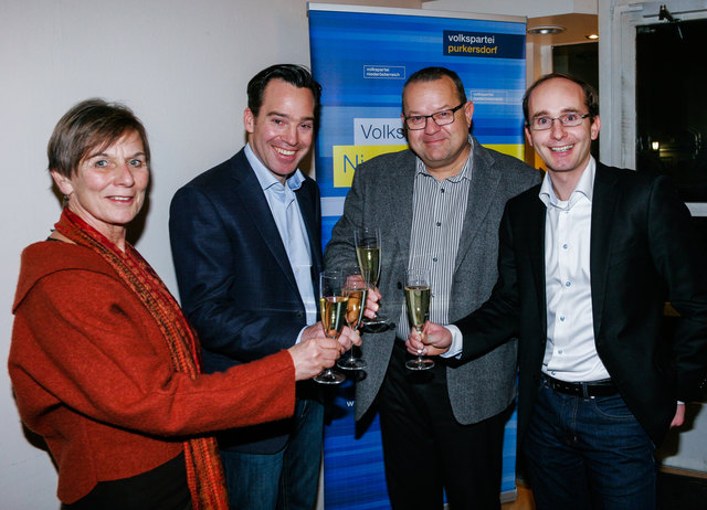 ÖVP-Chef GR Andreas Kirnberger lud zum traditionellen Neujahrsempfang in die Parteigeschäftsstelle der ÖVP Purkersdorf, hier mit Bgm. Claudia Bock, Teilbezirksobmann Michael Strozer und StR Albrecht Oppitz.