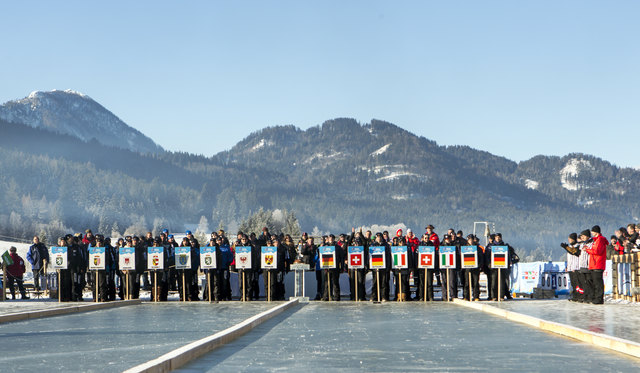 (c) 2017 - Servus Alpenlokal, Finalturnier, Weissensee. - Bild zeigt: die Achtelfinal-Teams. | Foto: ServusTV