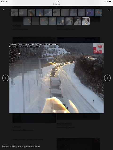Eines von vielen Bildern, wie sie die Webcams entlang der B179 am Samstag lieferten. Stau, Stau, Stau. | Foto: Land Tirol