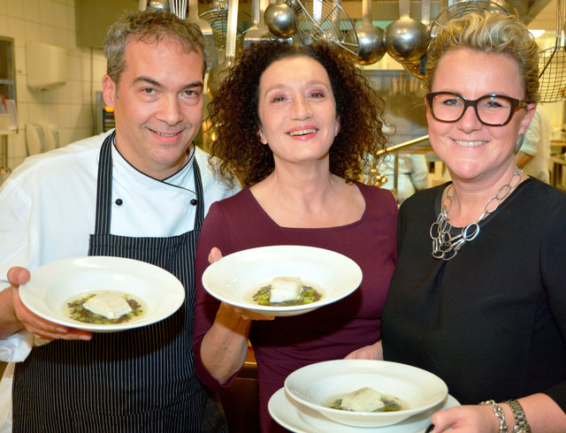 Chefkoch Robert Letz, Konstanze Breitebner und Hoteldirektorin Bettina Emberger.