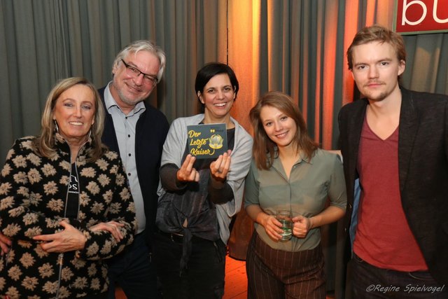 Marina Scheutz-Tatic, Andreas Szerencsics und Ilona Eggl mit dem Duo "Wiener Blond" alias Verena Doublier und Sebastian Radon.