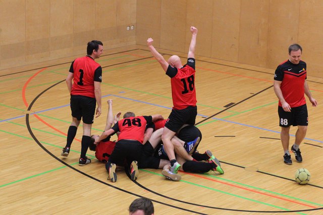 Einzug ins Viertelfinale: Jubel der Mannschaft trinidad & a pago