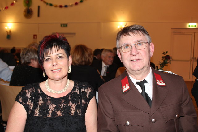 Bgm. Engelbert Köppel in Uniform mit Gattin Marietta.